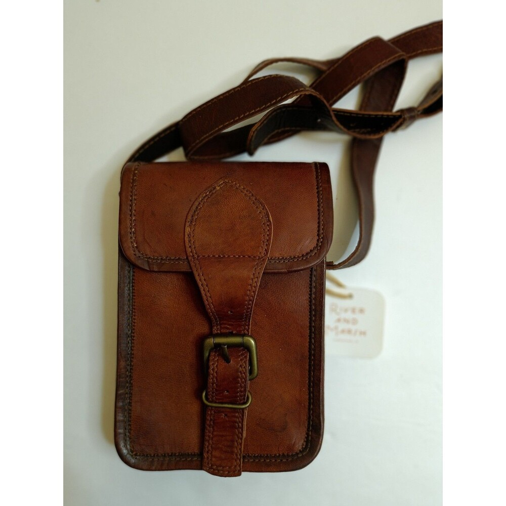 This classic brown leather crossbody bag features a timeless satchel design with